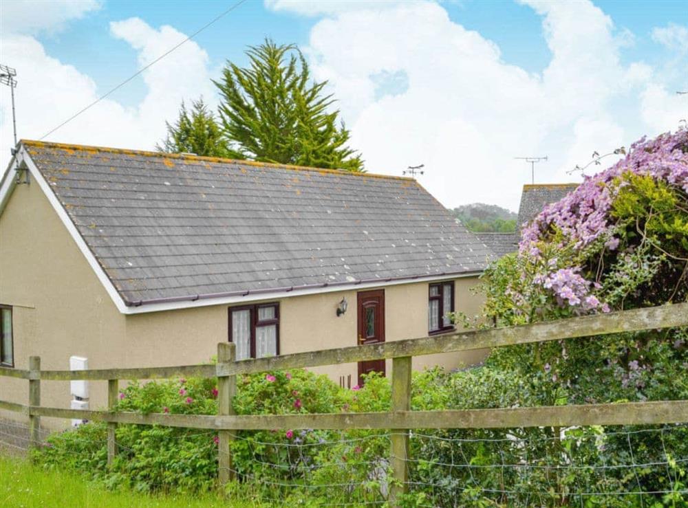 Well presented, single storey holiday cottage at Oakwood in Cheriton Bishop, near Dartmoor National Park, Devon