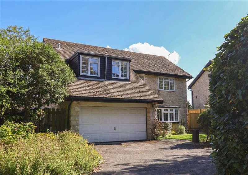 The setting (photo 2) at Oakwood, Chideock