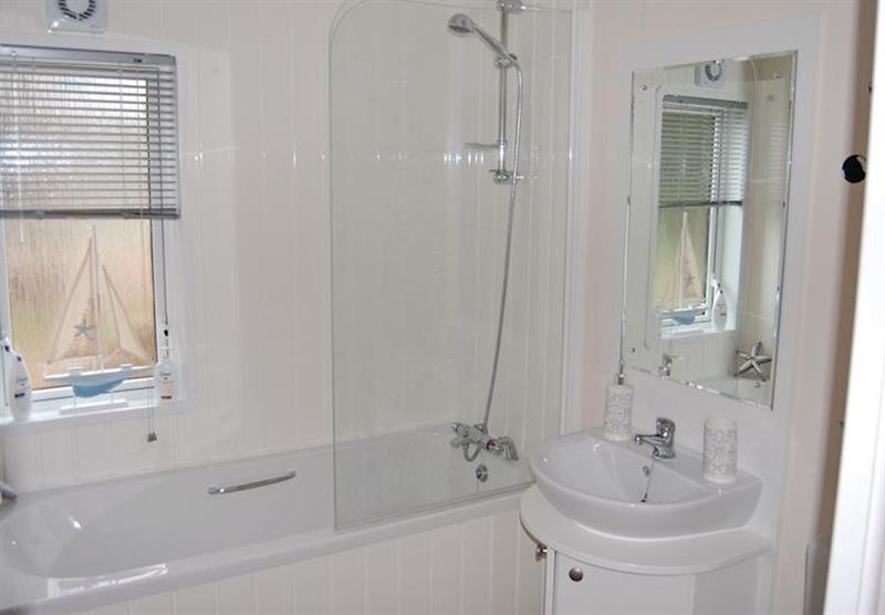 The bathroom in Sunrise at Ocean Lodges in Corton, Lowestoft