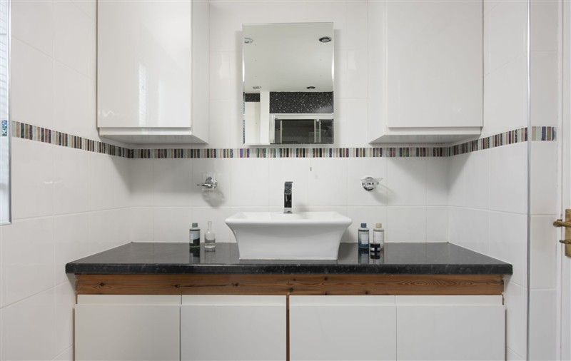 The bathroom at Ocean Parc, Cornwall