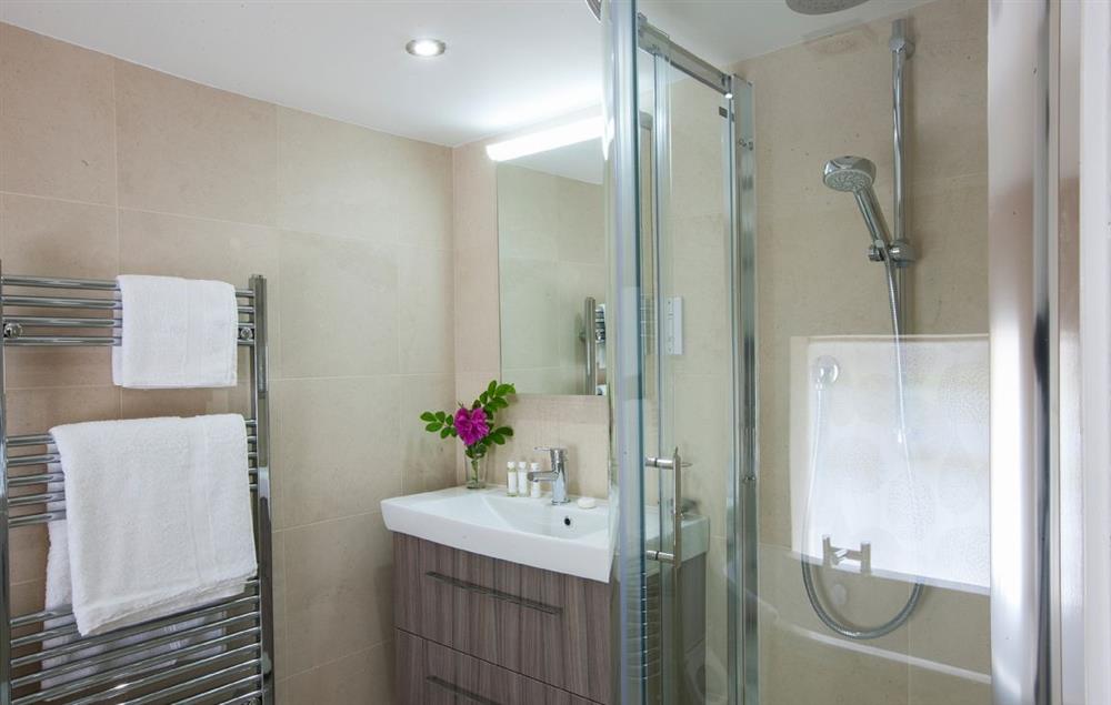 Family bathroom with separate bath and shower at Odd Nod Cottage, Coombe Keynes