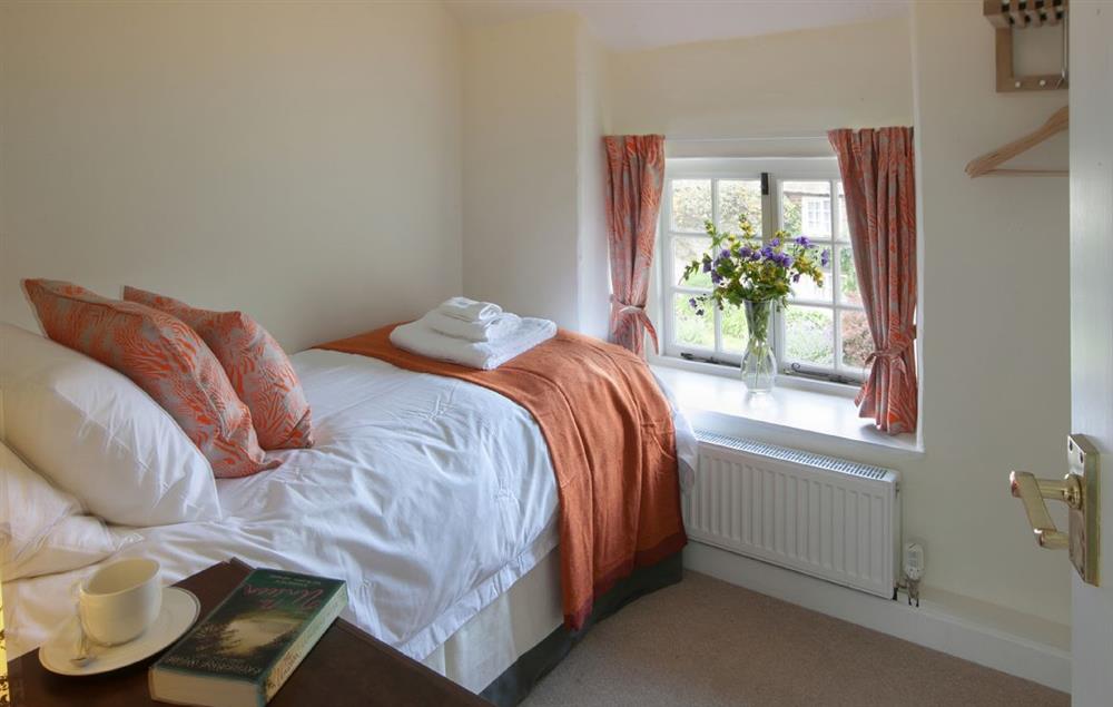 Single bedroom with 3’ bed at Odd Nod Cottage, Coombe Keynes
