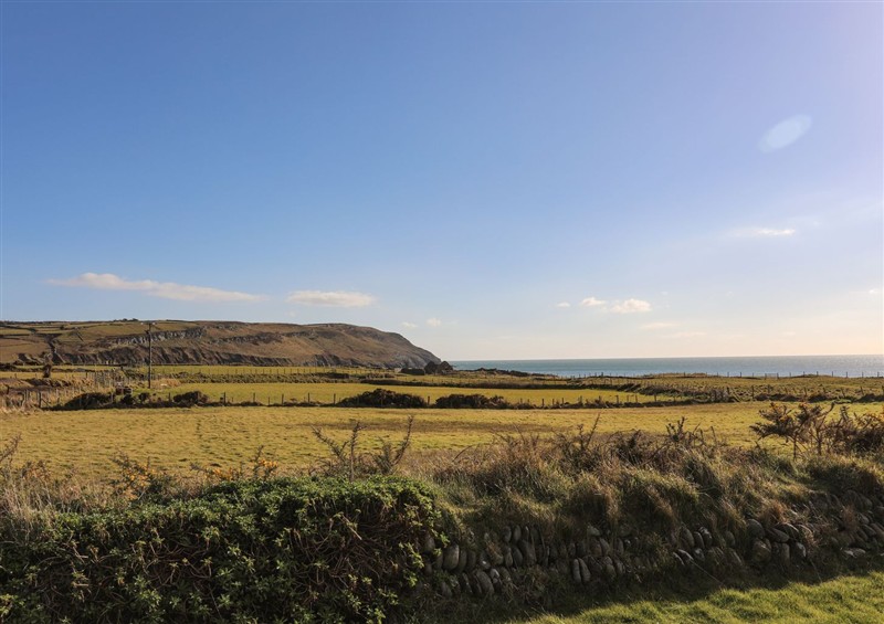 This is the garden (photo 2) at Oer - 8 Tyn Don, Llanengan near Abersoch