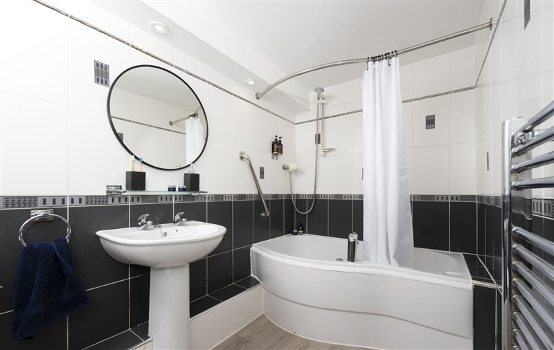 The bathroom at Offshore, Cornwall