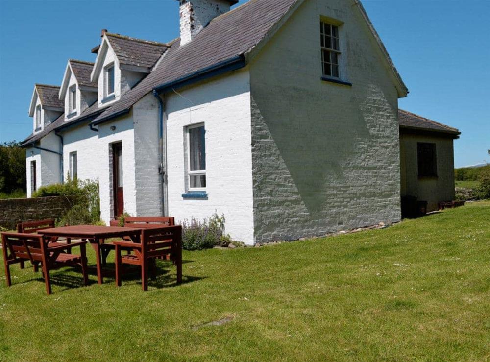 Sitting-out-area at Olafs Cottage in Garlieston, Wigtownshire