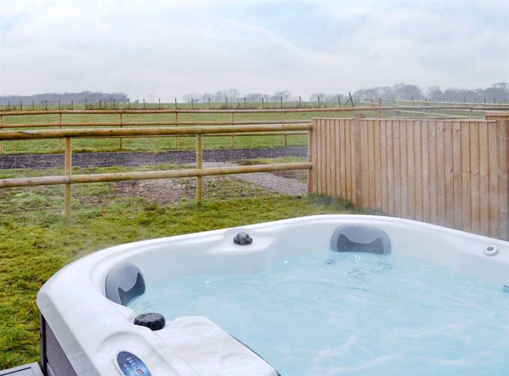 Brilliant hot tub at Dairy Cottage, 