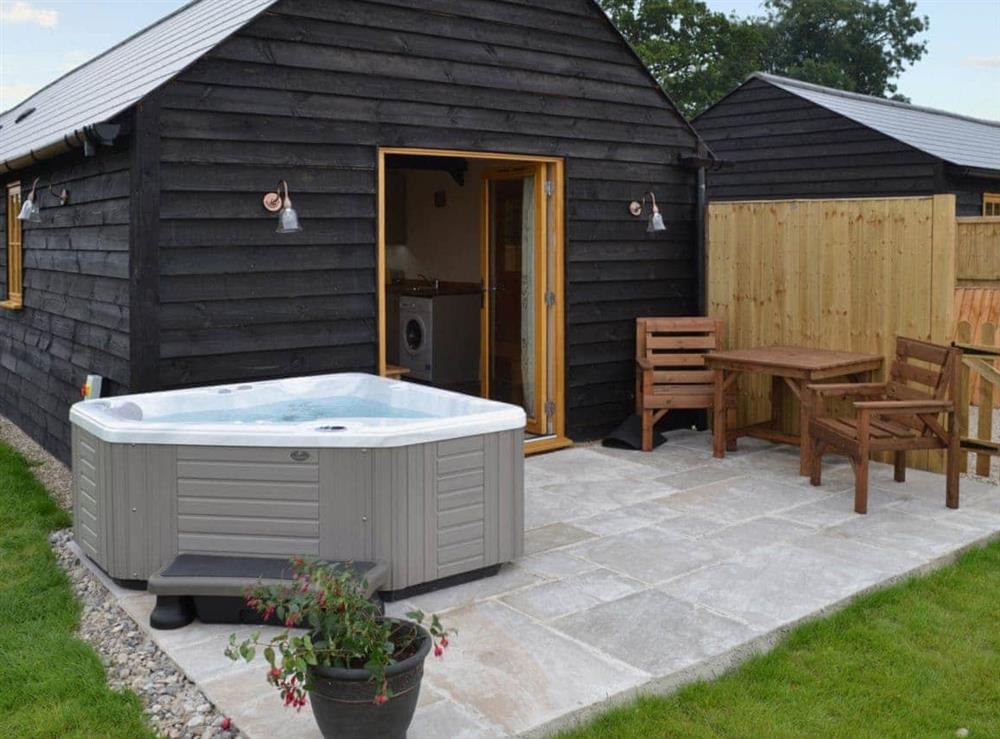 Private hot tub at Saddlers Cottage, 