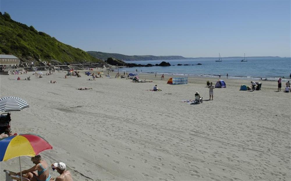 The family beach at East Looe at Old Chapel Cottage Apartment in Looe