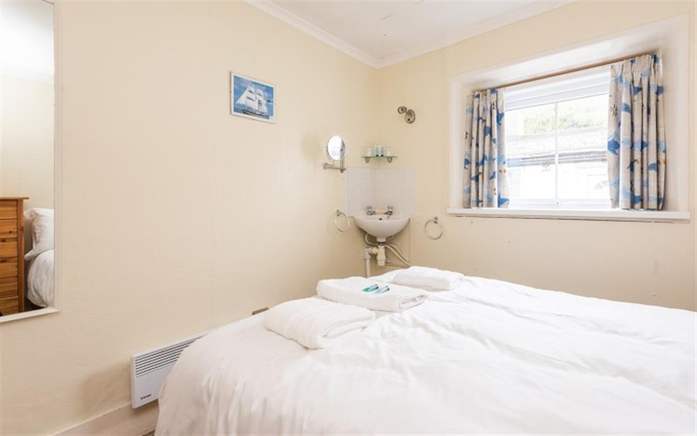 Double bedroom with sink at Old Coastguard Cottage in Downderry