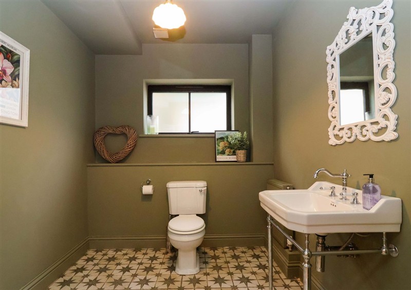 Bathroom at Old Cottage Hospital Annexe, Burford