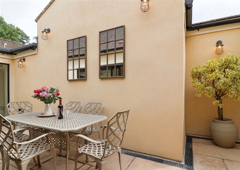The patio in Old Cottage Hospital Annexe at Old Cottage Hospital Annexe, Burford