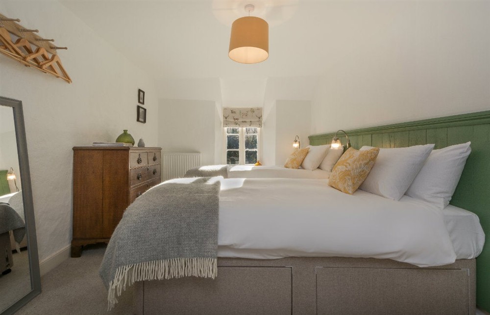 The second twin bedroom at Old Gateway Cottage in Minehead, Somerset