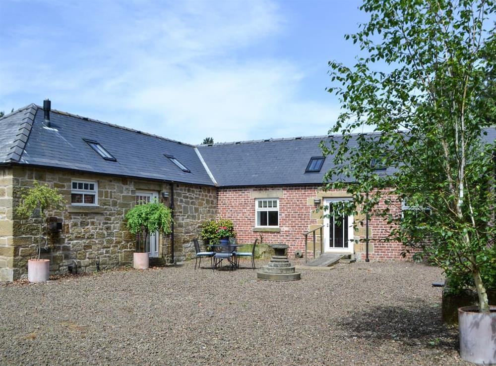 Spacious former stable block, dating back to the 18th century (photo 2) at The Stables, 