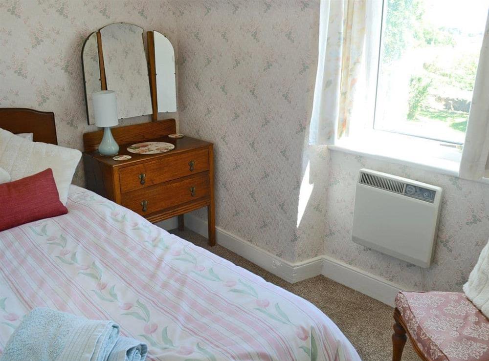 Cosy single bedroom at Old Midoxgate Farmhouse in Midoxgate, near Tain, Highlands, Ross-Shire