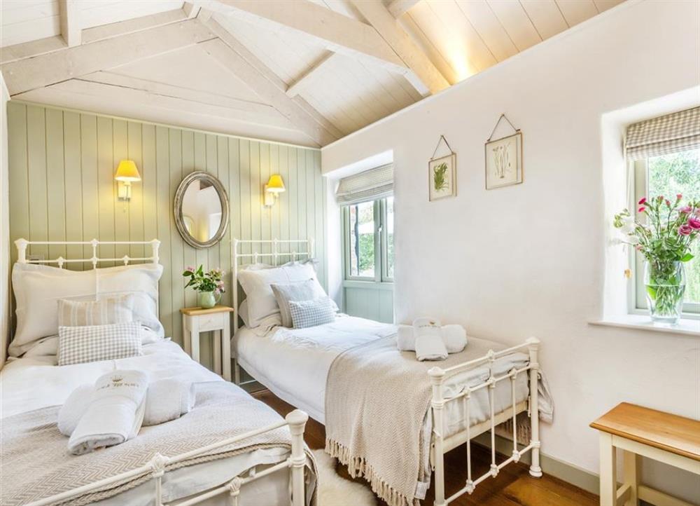 Pretty twin bedroom at Old Pear Tree Barn in Cubert