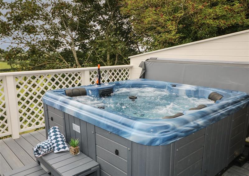 There is a hot tub at Old Shop Cottage, Limavady