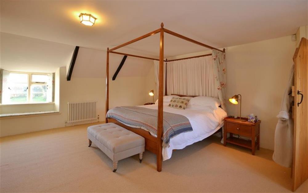 4 poster bed in the master bedroom  at Old Thatch in Torcross
