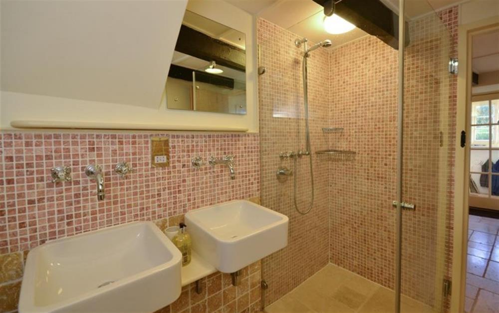Another view of the shower at Old Thatch in Torcross