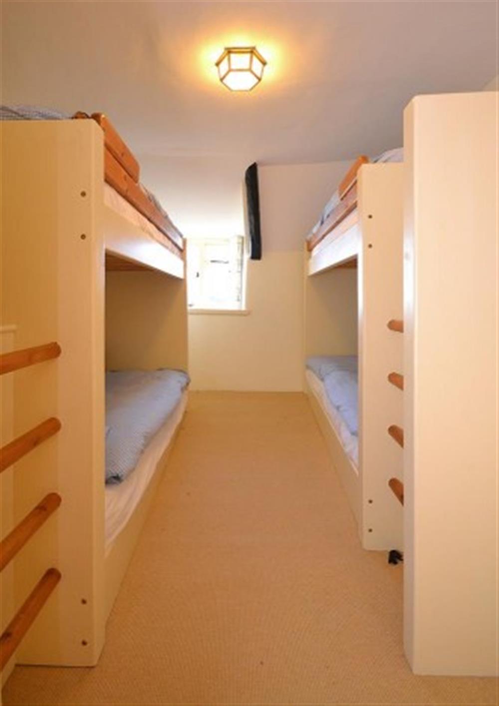 The bunk bed room  at Old Thatch in Torcross