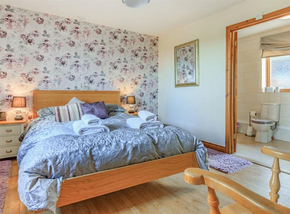 Double bedroom at The Cartlinhay, 