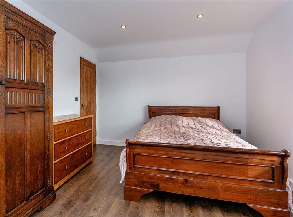 Comfortable en-suite double bedroom at Olive Lodge in Melbourne, near Derby, Derbyshire