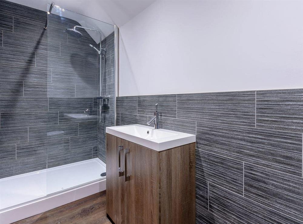 En-suite Bathroom with shower over bath at Olive Lodge in Melbourne, near Derby, Derbyshire