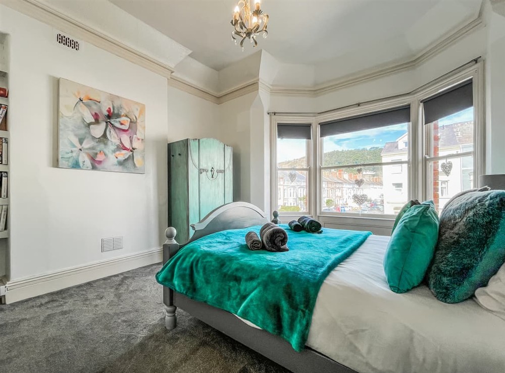 Double bedroom (photo 5) at Olveston in Llandudno, Gwynedd