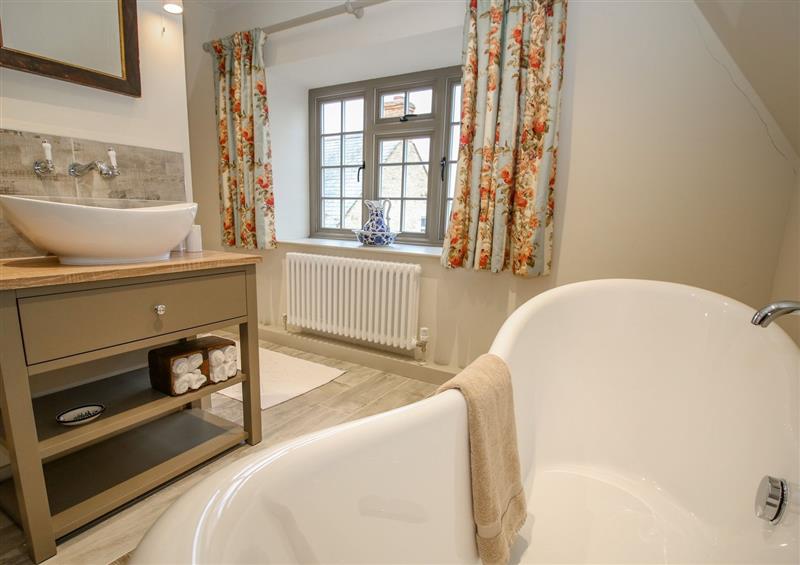 The bathroom at Omas Cottage, Moreton-In-Marsh