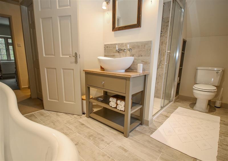 This is the bathroom at Omas Cottage, Moreton-In-Marsh