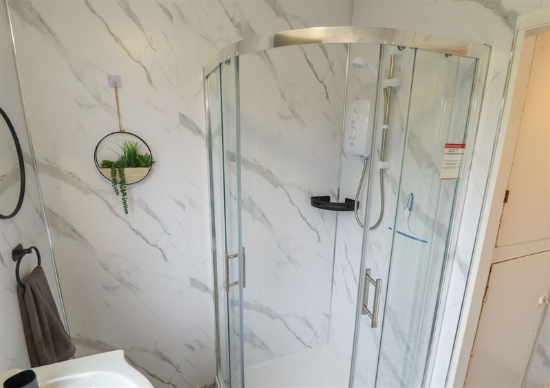 The bathroom at Orby Cottage, Chapel St Leonards