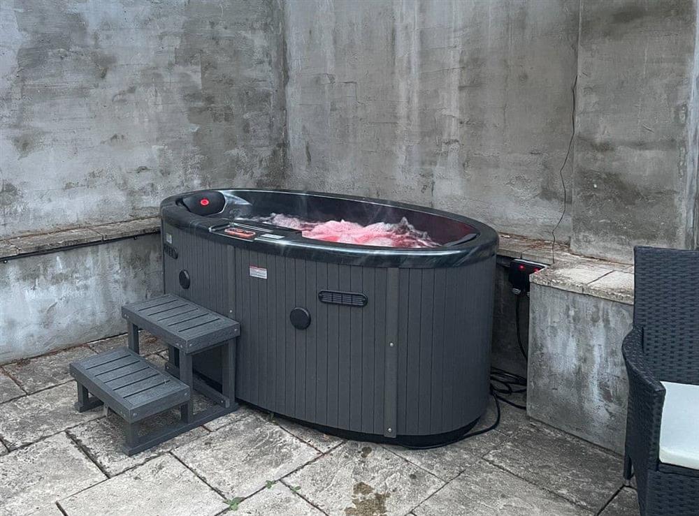 Hot tub at Orchard Bank Cottage in Little London, near Gloucester, Gloucestershire