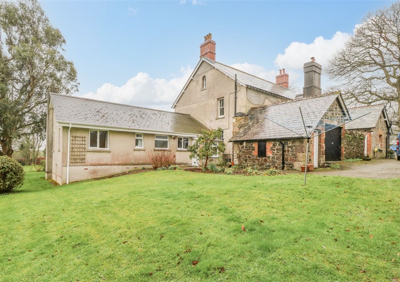 Enjoy the garden at Orchard End, Boyton near Launceston