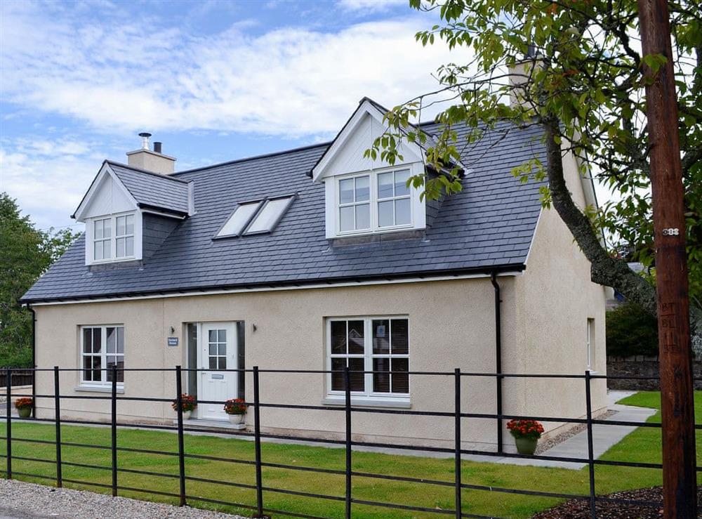 Orchard House in Aboyne, near Banchory, Aberdeenshire sleeps 7