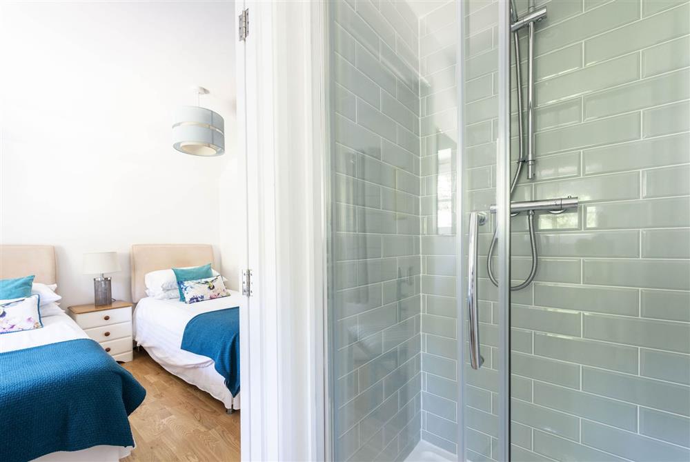 En-suite shower room to twin bedroom at Orchard Leigh Cottage, Ventnor
