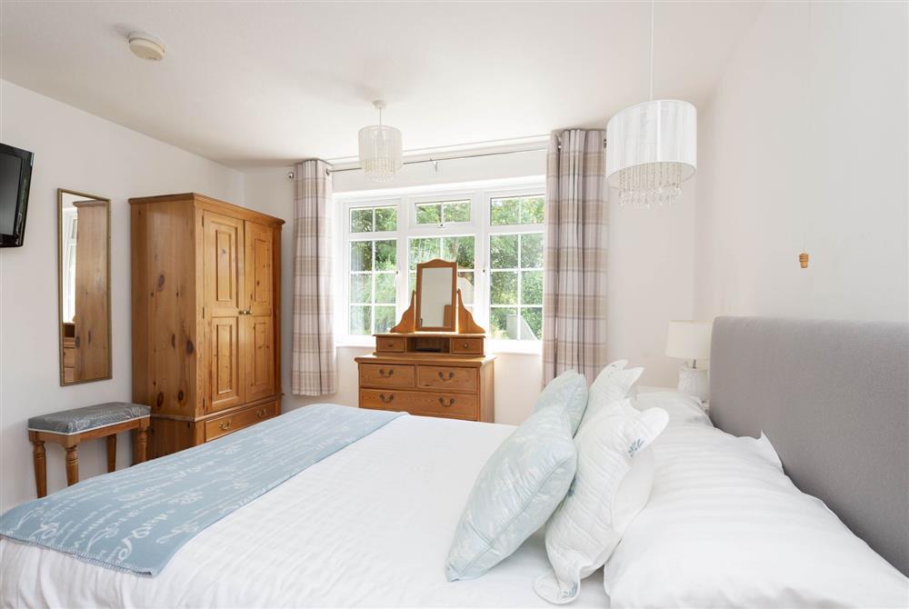 Double bedroom with en-suite shower room (photo 2) at Orchard Leigh Villa, Ventnor