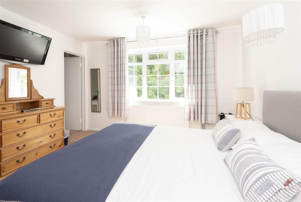 Double bedroom with en-suite shower room (photo 5) at Orchard Leigh Villa, Ventnor