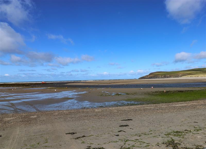 The setting around Orielton Cottage