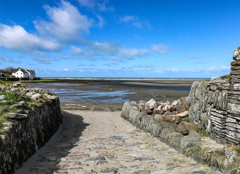 The setting of Orielton Cottage