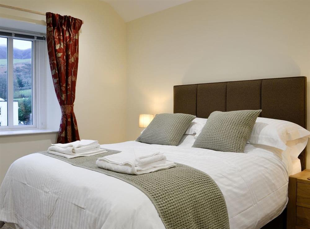Relaxing first floor en-suite double bedroom at Mary Rook Cottage, 