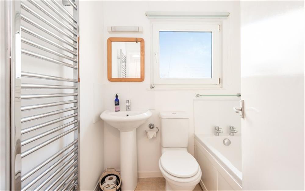 The family bathroom at Osprey (19A Fore Street) in Salcombe