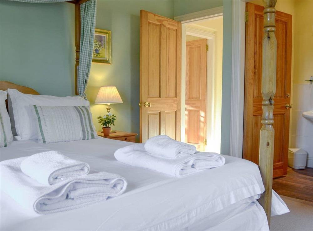 four poster bedroom with en-suite at Osprey Cottage in Meigle, Perthshire., Great Britain