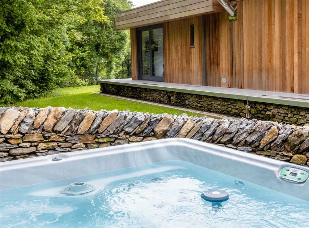 Relaxing private hot tub at Horse Spout, 