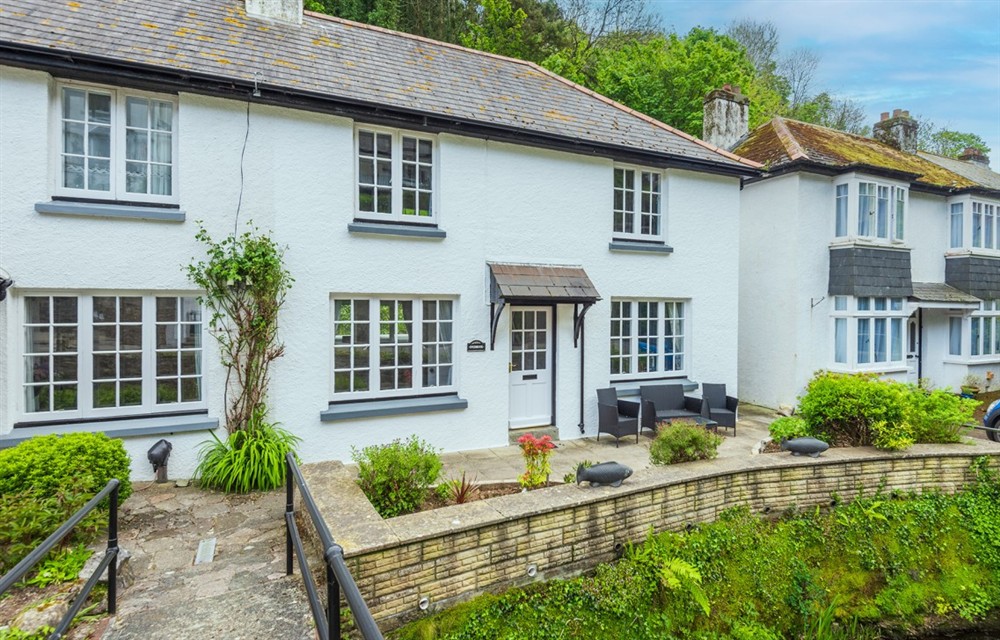 This is the setting of Overbrook at Overbrook in Polperro