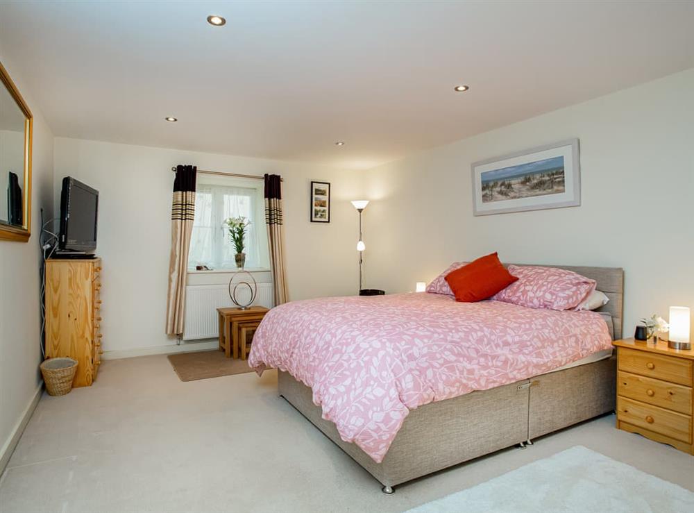 Double bedroom (photo 3) at Oversands in Torquay, Devon