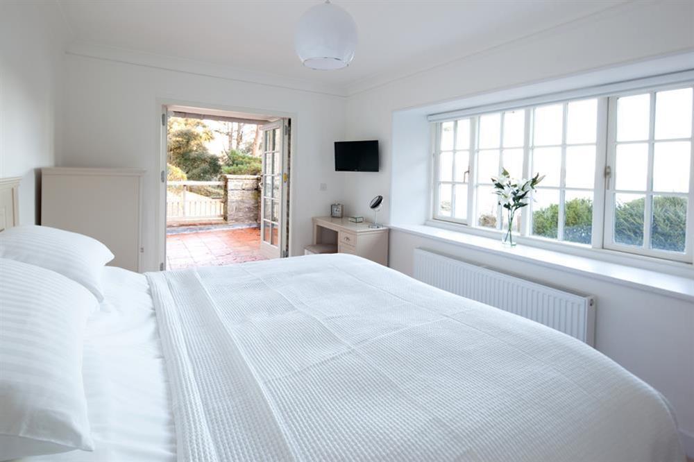 'Cassio' bedroom (Penthouse Apartment) at Oversteps House in , Salcombe