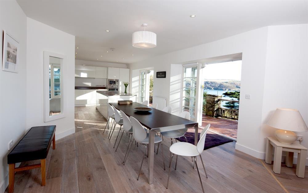 Dining area (Penthouse Apartment) at Oversteps House in , Salcombe
