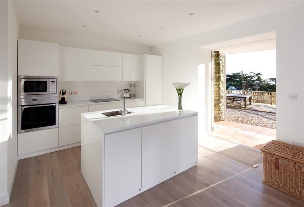 Kitchen (Peninsula Apartment) at Oversteps House in , Salcombe