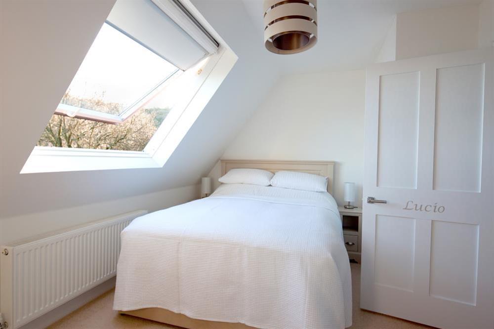 'Lucio' bedroom (Penthouse Apartment) at Oversteps House in , Salcombe