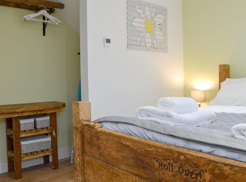 Double bedroom with en-suite at Dringhoe Hall Cottages, 