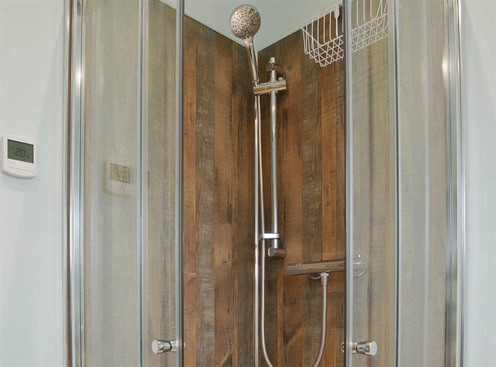 En-suite bathroom (photo 3) at Dringhoe Hall Cottages, 